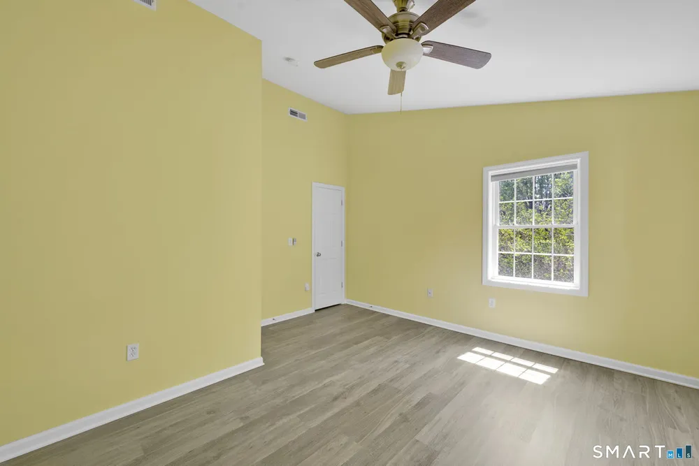 5 Central Ave, East Lyme, CT 06357