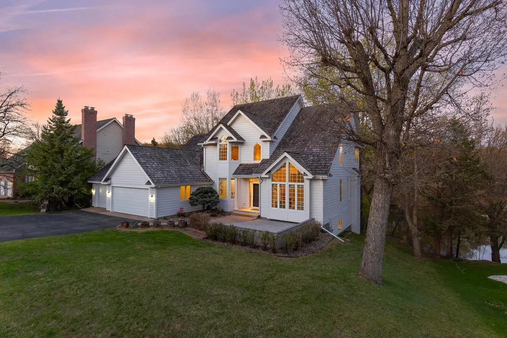 6459 Pinnacle Dr, Eden Prairie, MN 55346