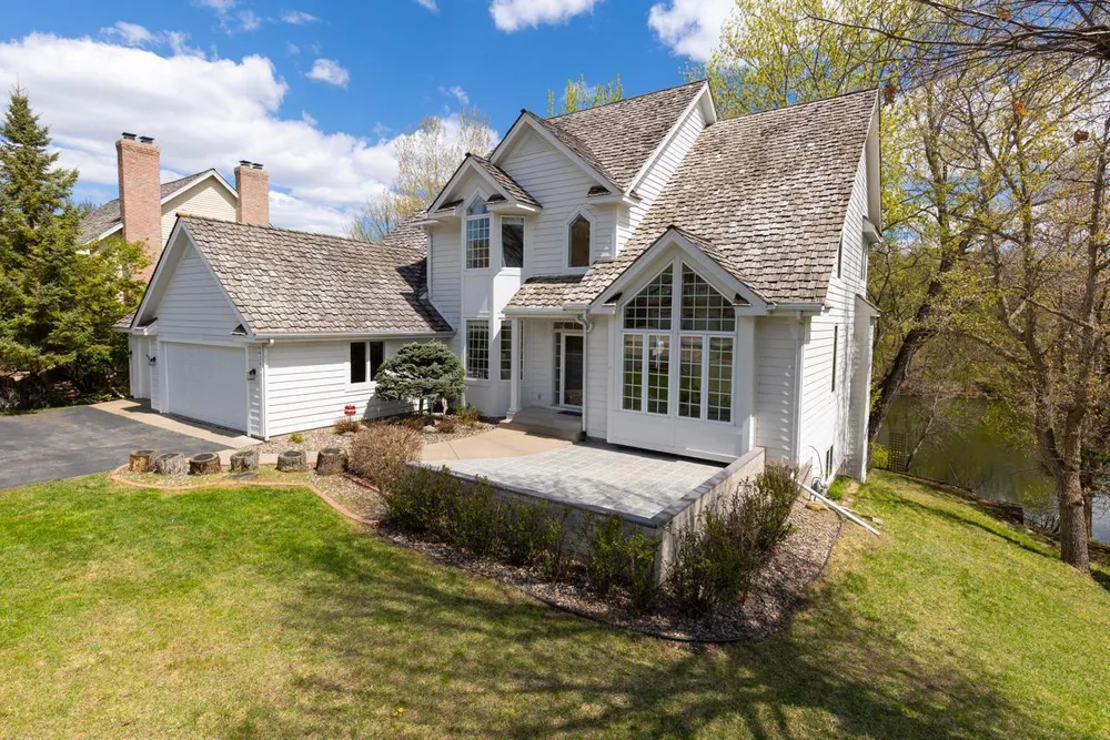 6459 Pinnacle Dr, Eden Prairie, MN 55346