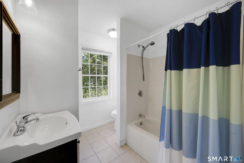 5 Central Ave, East Lyme, CT 06357