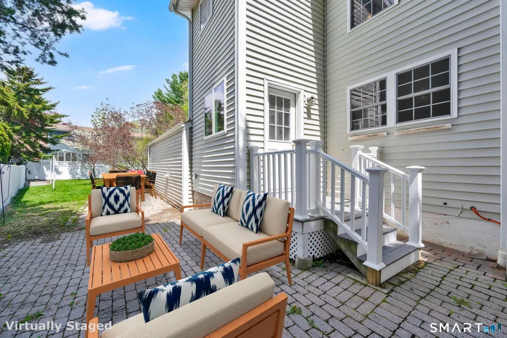 5 Central Ave, East Lyme, CT 06357