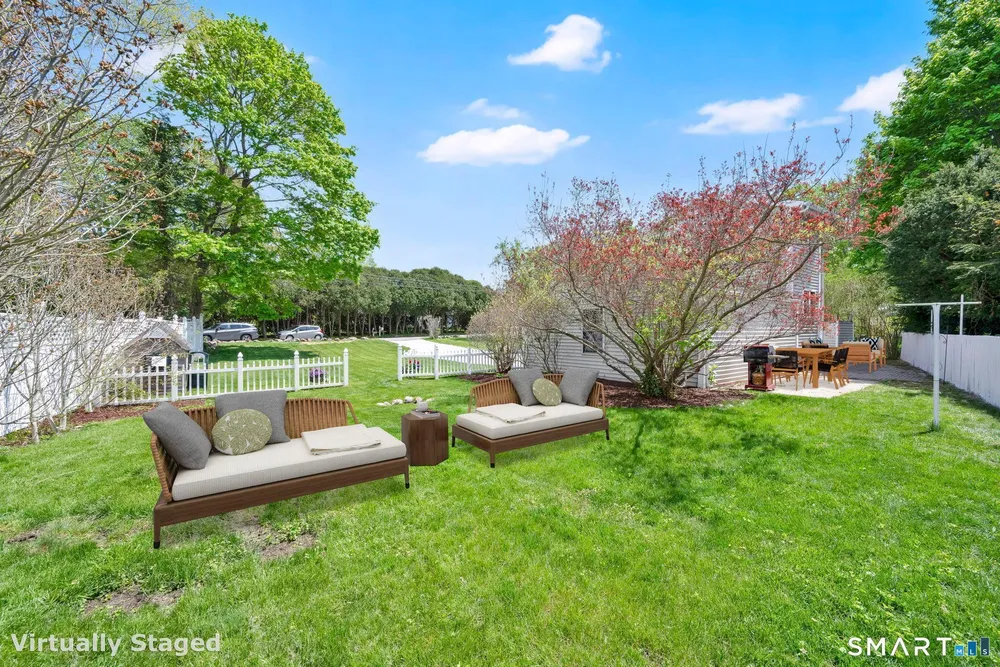 5 Central Ave, East Lyme, CT 06357