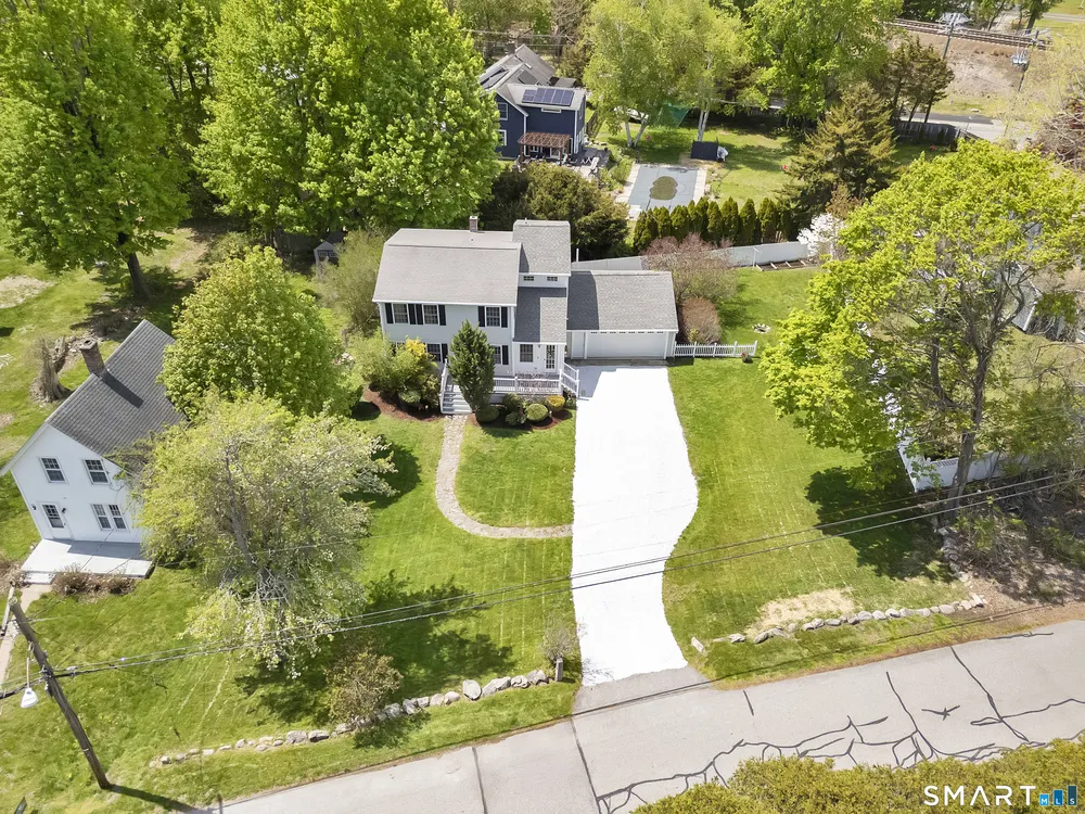 5 Central Ave, East Lyme, CT 06357