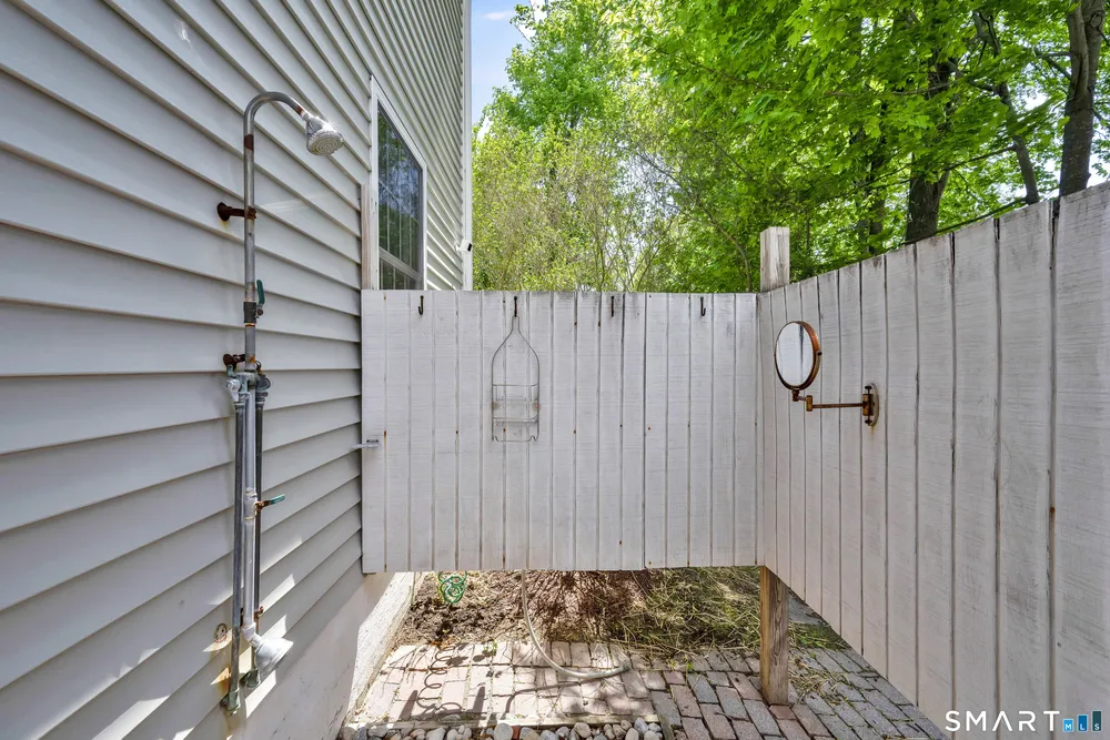 5 Central Ave, East Lyme, CT 06357