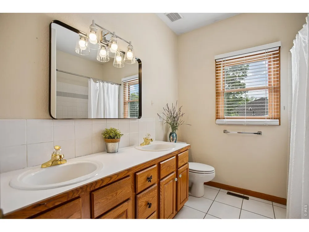 2284 INDIAN PEAKS CIR, Longmont, CO 80504