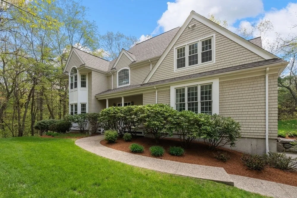 11 Pettees Pond Ln, Westwood, MA 02090