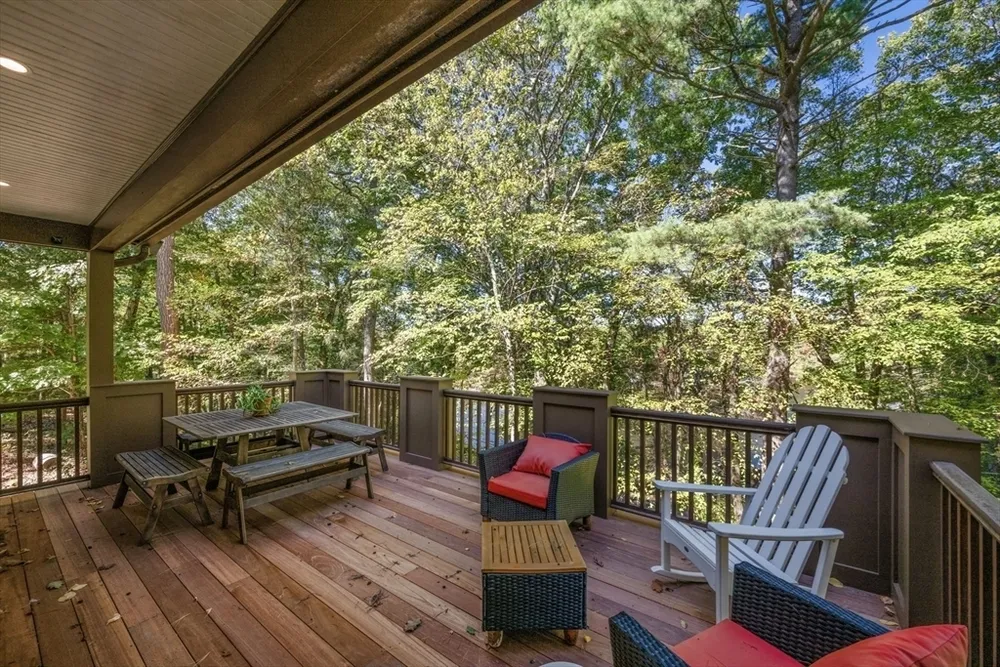 250 Meadowbrook Rd, Dedham, MA 02026