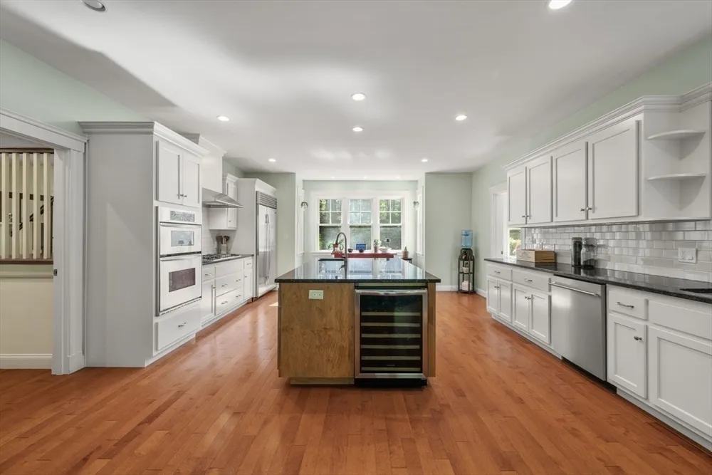 250 Meadowbrook Rd, Dedham, MA 02026