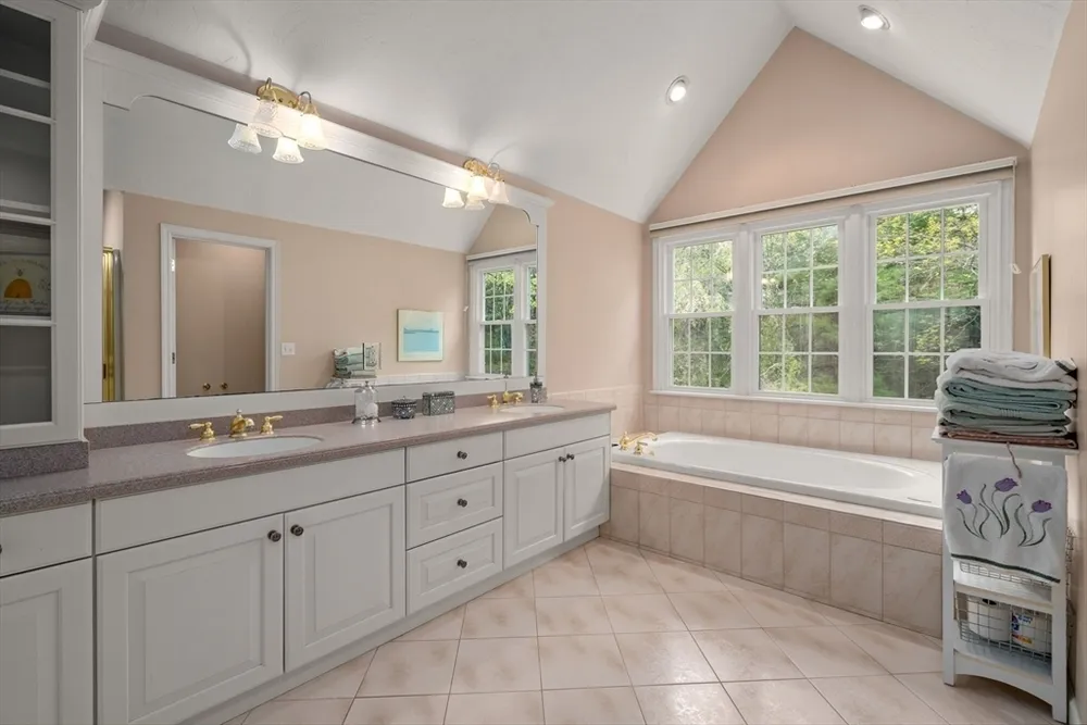 11 Pettees Pond Ln, Westwood, MA 02090