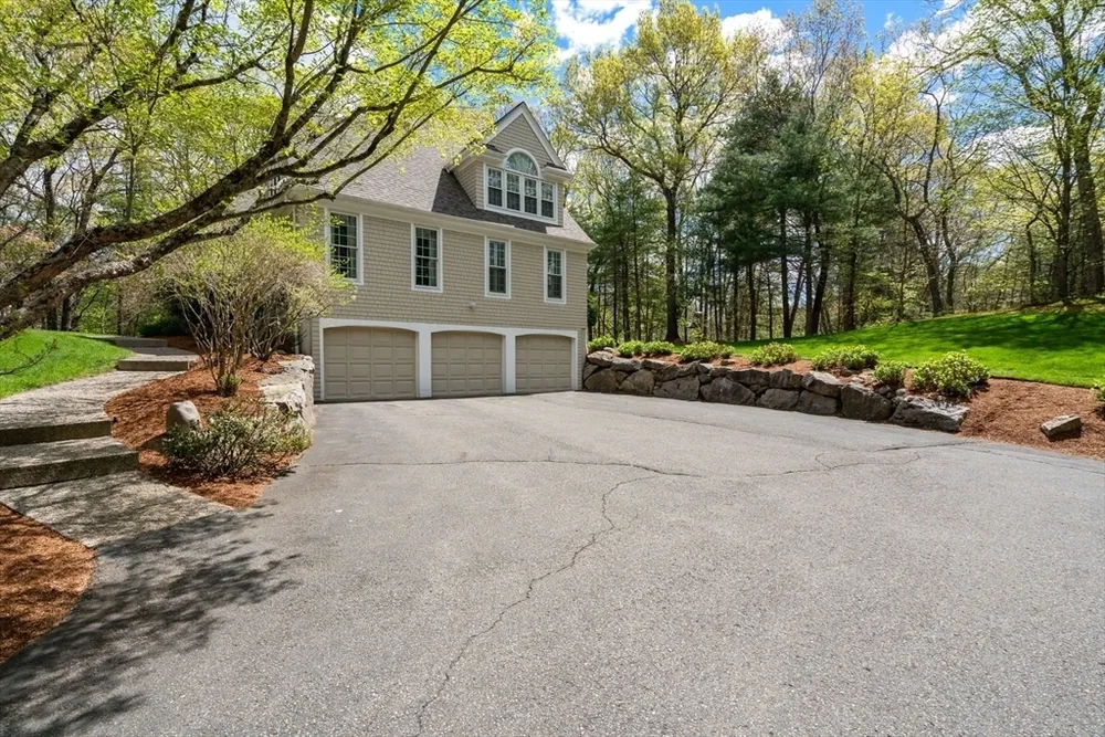 11 Pettees Pond Ln, Westwood, MA 02090
