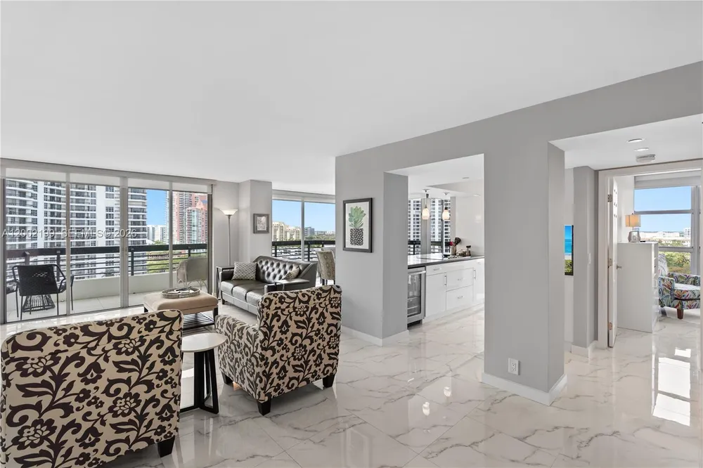3500 Mystic Pointe Dr, Aventura, FL 33180