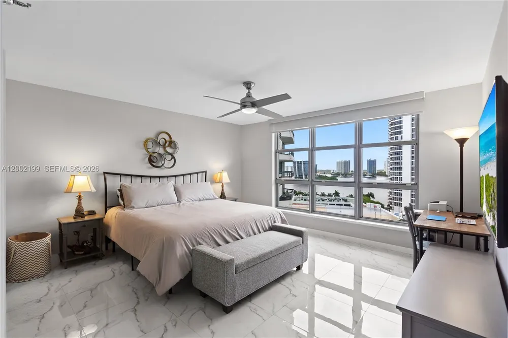 3500 Mystic Pointe Dr, Aventura, FL 33180