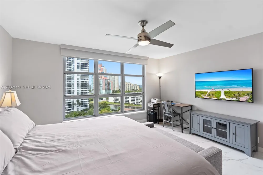 3500 Mystic Pointe Dr, Aventura, FL 33180