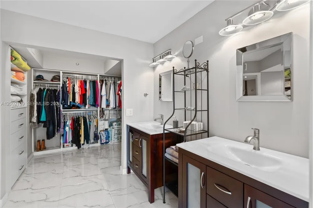 3500 Mystic Pointe Dr, Aventura, FL 33180
