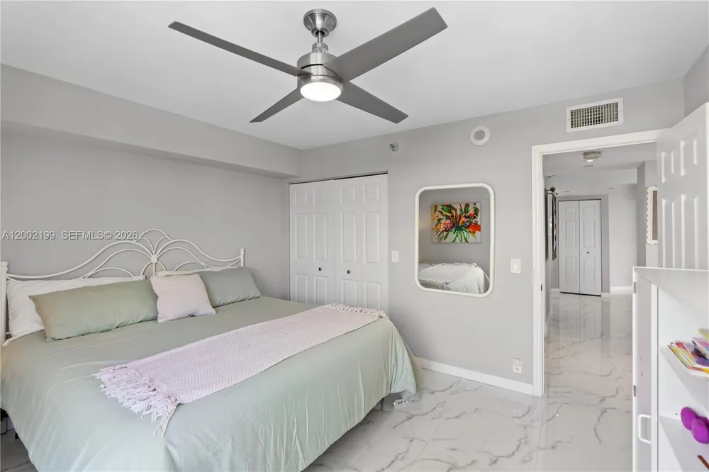 3500 Mystic Pointe Dr, Aventura, FL 33180
