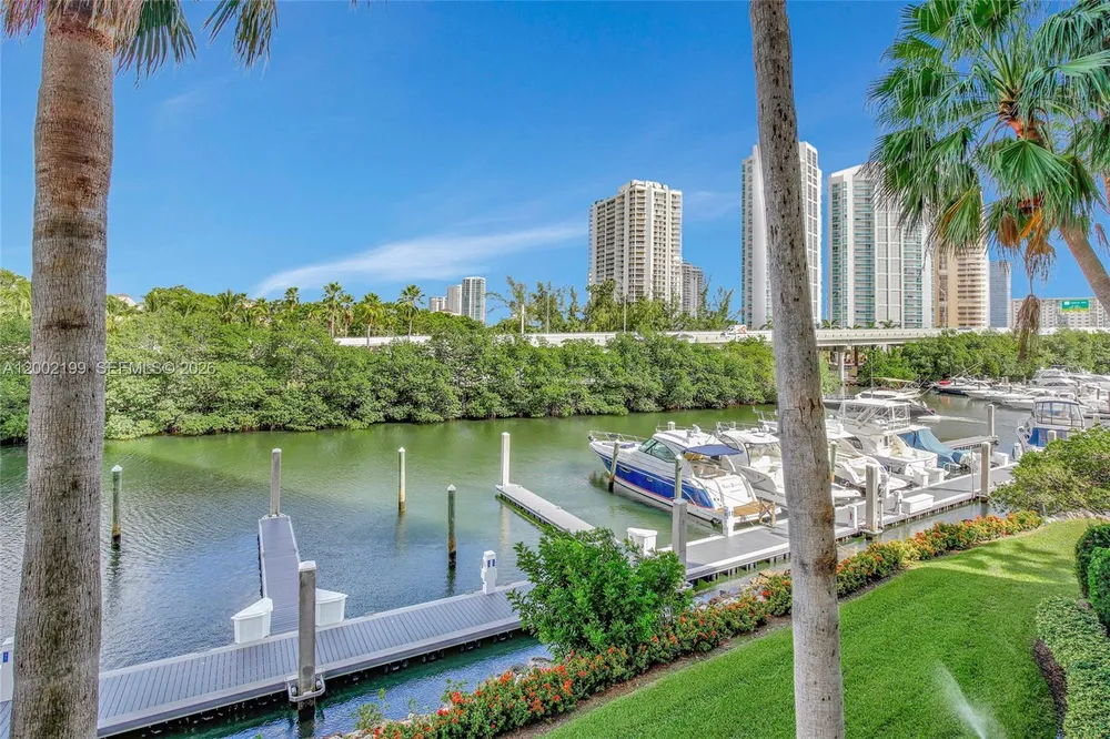 3500 Mystic Pointe Dr, Aventura, FL 33180