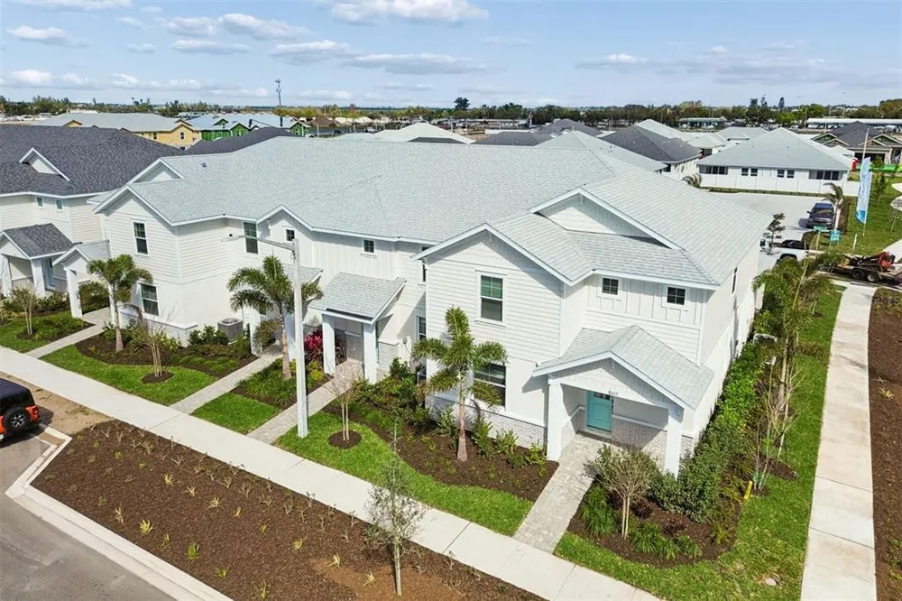 8007 Seaflower Pkwy, Bradenton, FL 34210