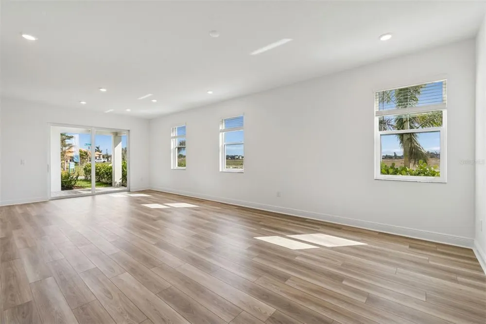 8007 Seaflower Pkwy, Bradenton, FL 34210