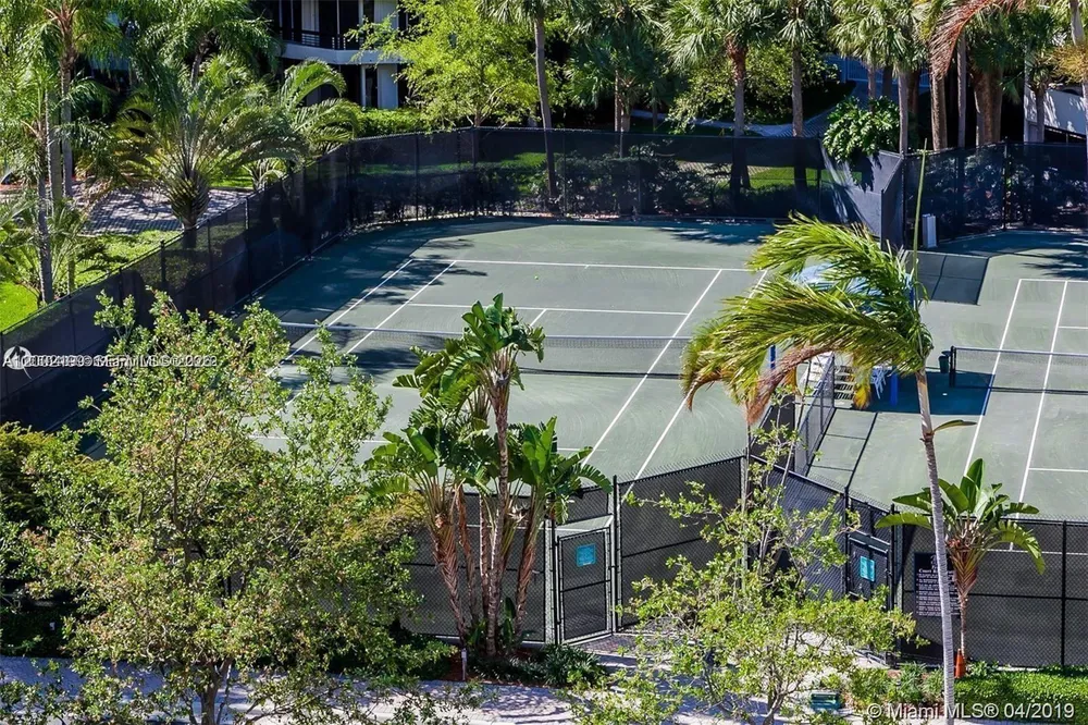 3500 Mystic Pointe Dr, Aventura, FL 33180
