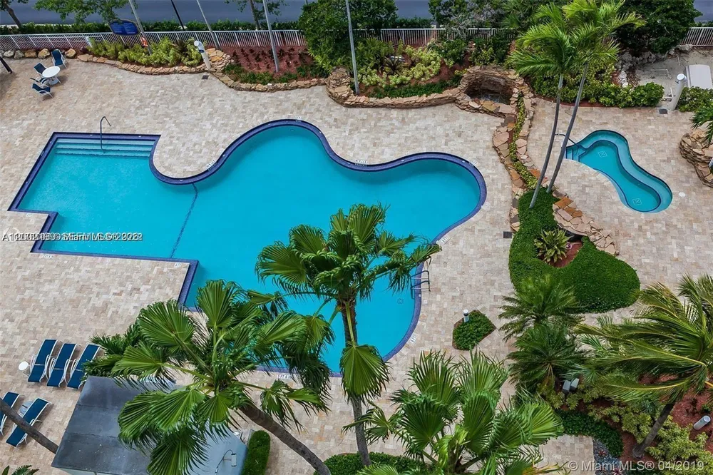 3500 Mystic Pointe Dr, Aventura, FL 33180