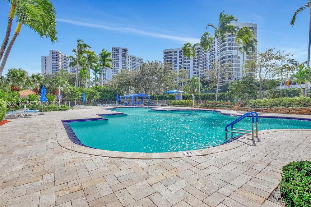 3500 Mystic Pointe Dr, Aventura, FL 33180