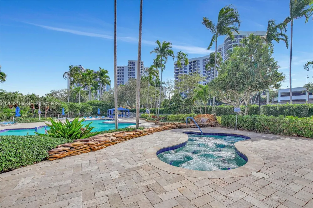 3500 Mystic Pointe Dr, Aventura, FL 33180