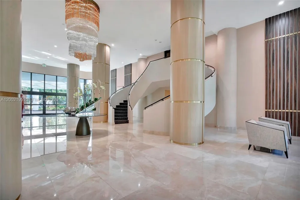 3500 Mystic Pointe Dr, Aventura, FL 33180