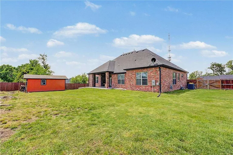 1123 S 13th St, Rogers, AR 72758