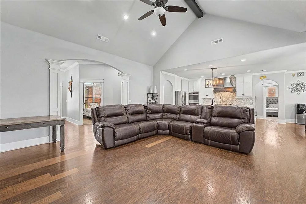 1123 S 13th St, Rogers, AR 72758