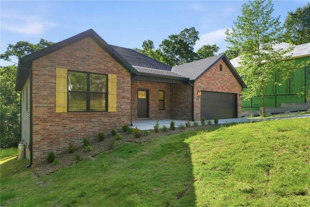 16 Burwell Dr, Bella Vista, AR 72714