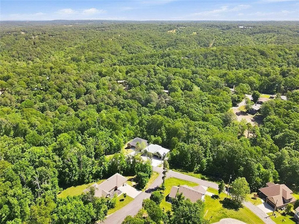 16 Burwell Dr, Bella Vista, AR 72714