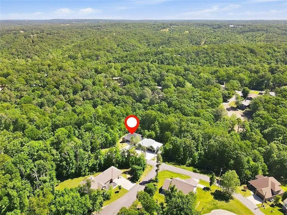 16 Burwell Dr, Bella Vista, AR 72714