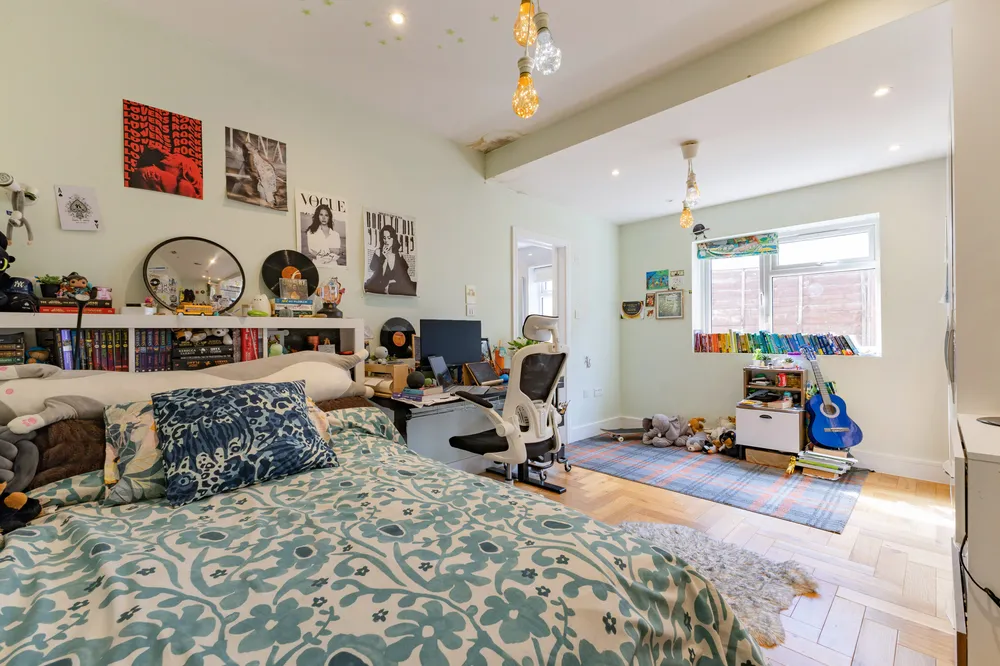 Caldecote Gardens, Bushey, WD23