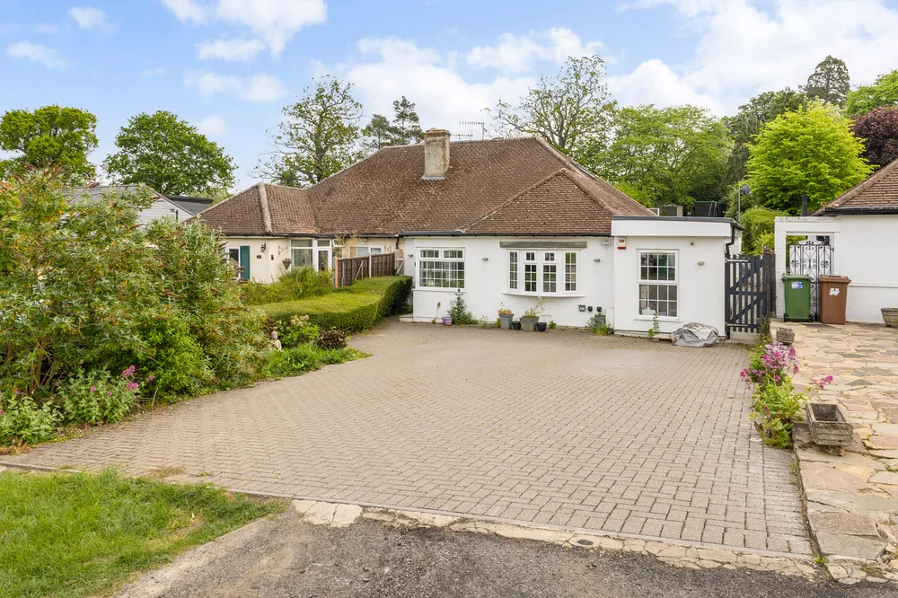 Caldecote Gardens, Bushey, WD23