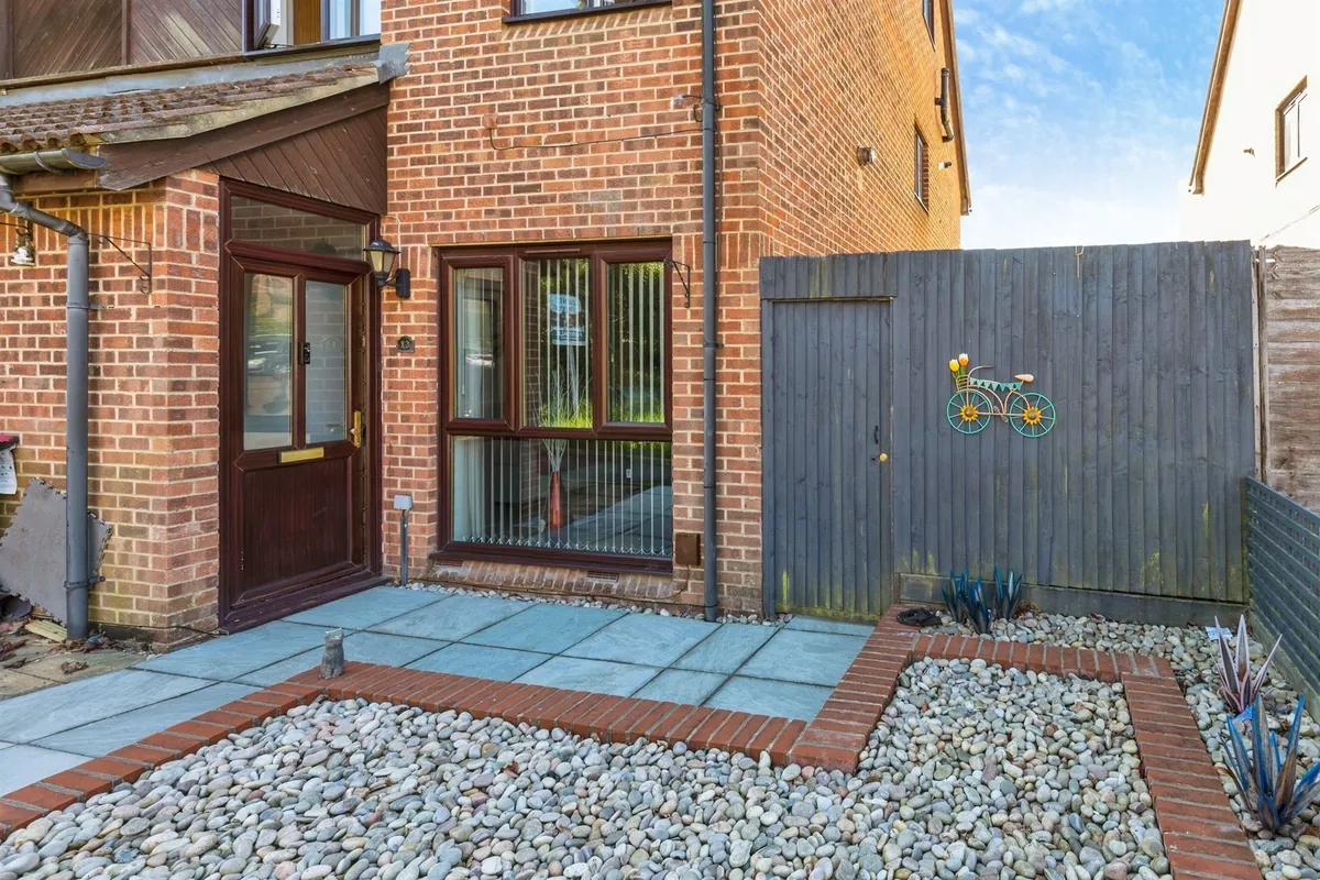 Excalibur Close, Ifield, Crawley