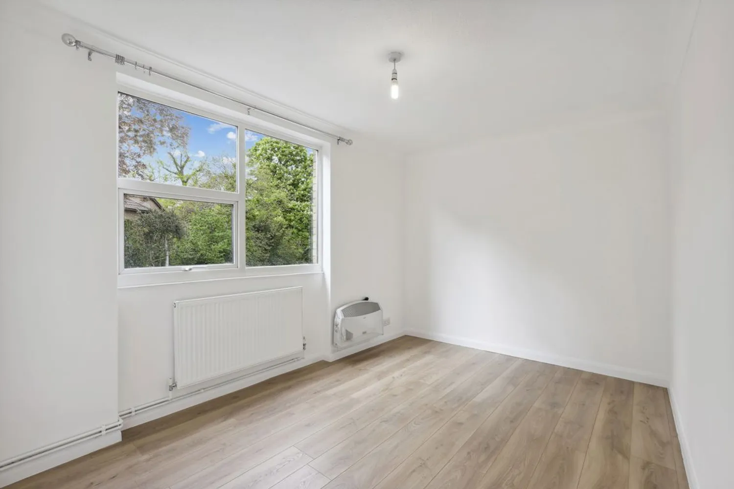 Queens Road, Weybridge, KT13 photo 4