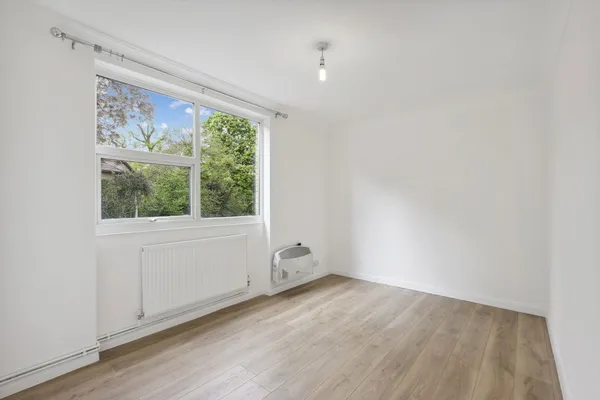 Queens Road, Weybridge, KT13 photo 4