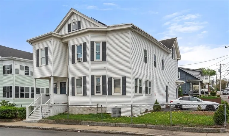 252 Shaw St, Lowell, MA 01851