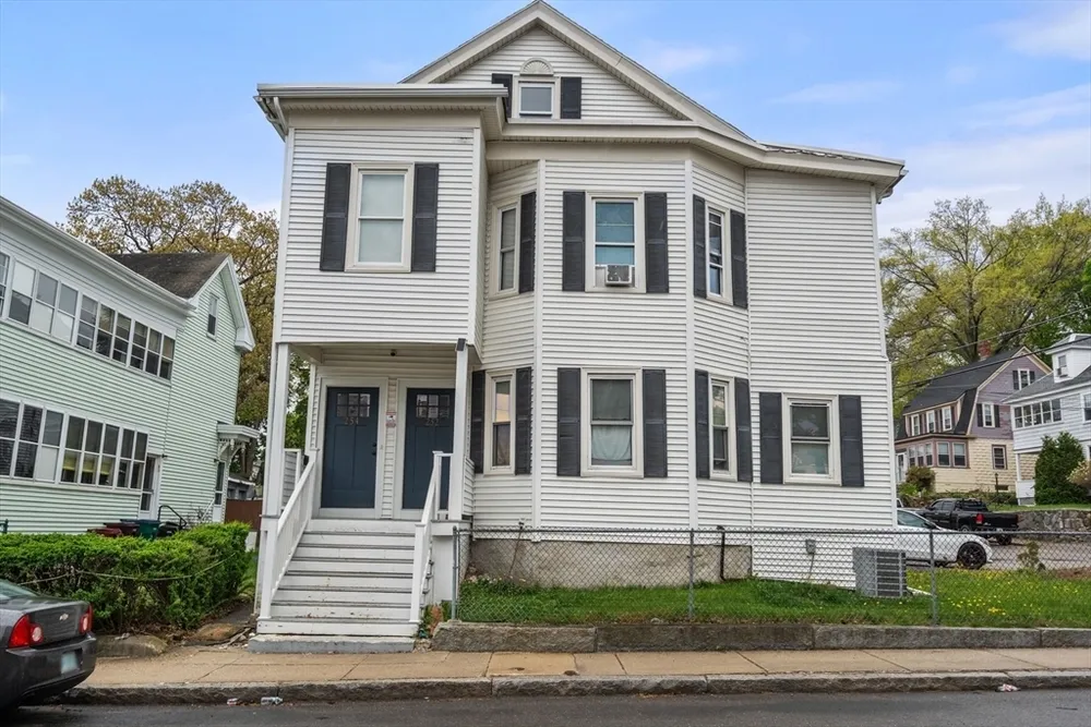 252 Shaw St, Lowell, MA 01851