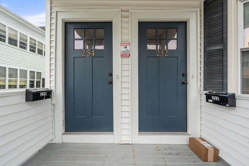252 Shaw St, Lowell, MA 01851