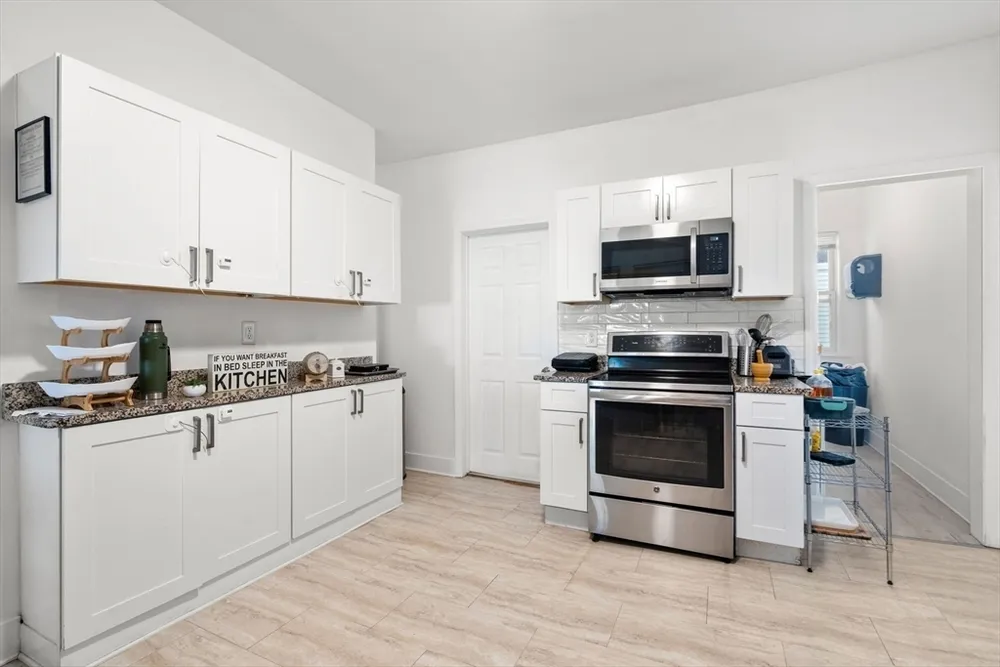 252 Shaw St, Lowell, MA 01851