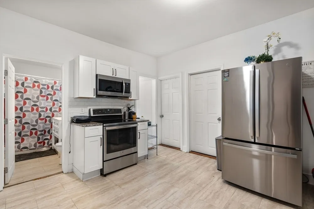 252 Shaw St, Lowell, MA 01851