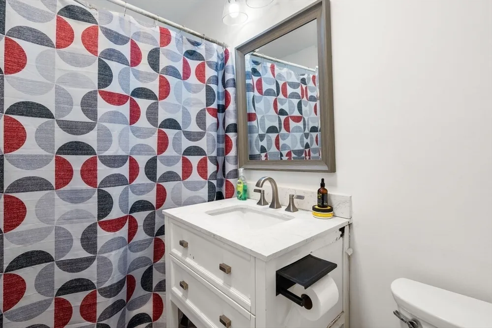 252 Shaw St, Lowell, MA 01851