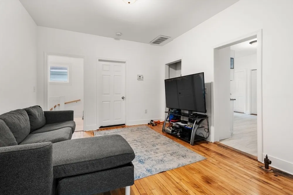 252 Shaw St, Lowell, MA 01851