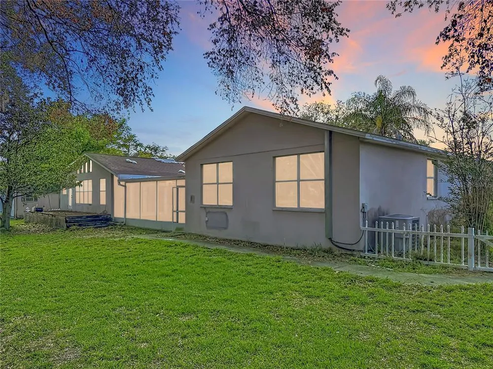 1003 W Outbound Pl, Tampa, FL 33612
