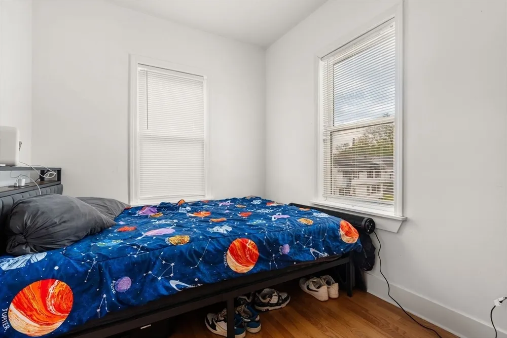 252 Shaw St, Lowell, MA 01851