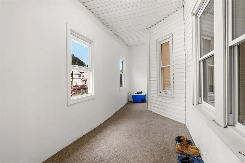 252 Shaw St, Lowell, MA 01851