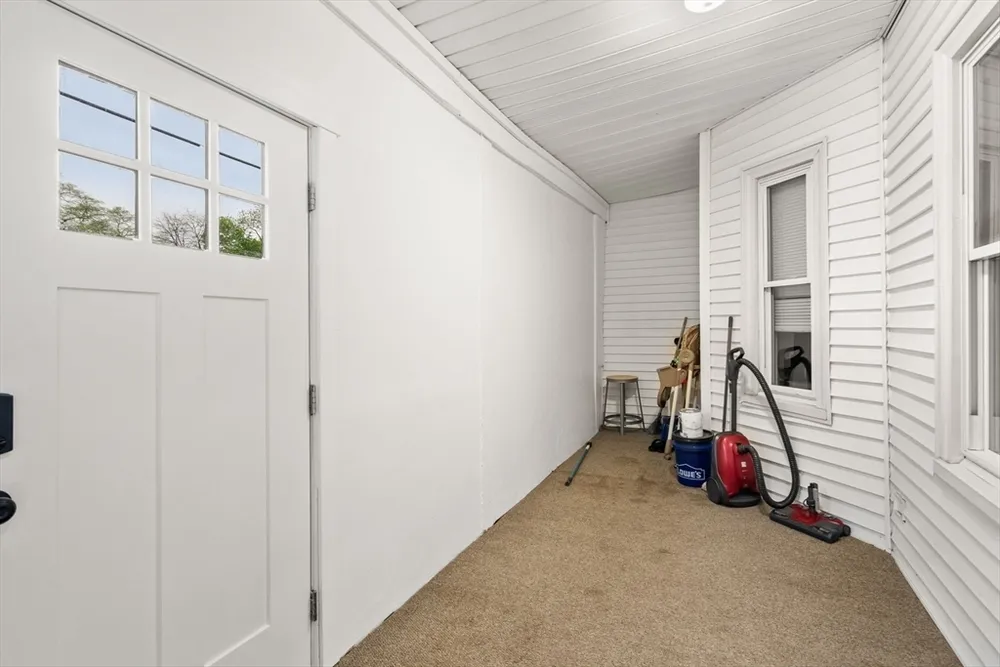 252 Shaw St, Lowell, MA 01851