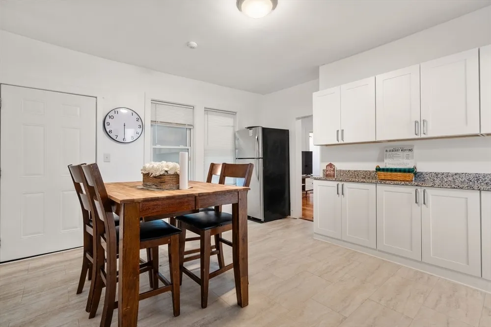 252 Shaw St, Lowell, MA 01851