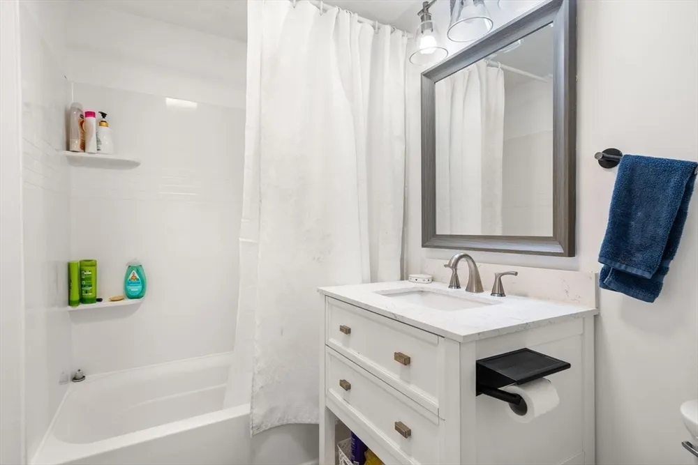 252 Shaw St, Lowell, MA 01851